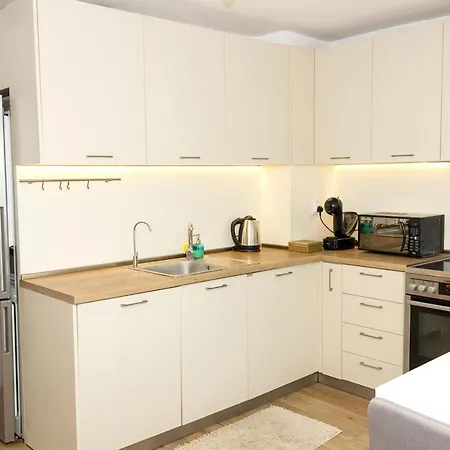 Modern Bright Close To The Centre 아파트 *