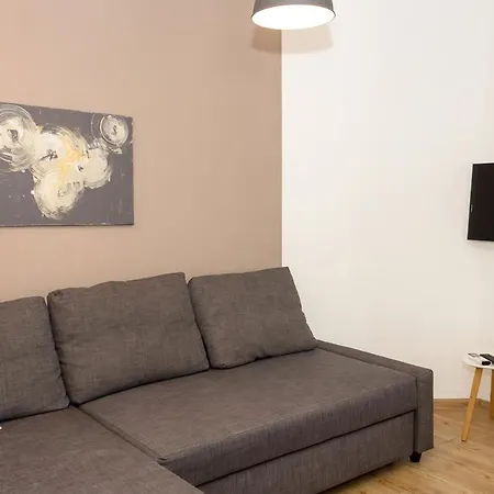 Modern Bright Close To The Centre *